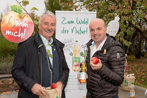 Christian Schrefel (Arche Noah Gründungsmitglied) und Bernhard Prosser (Geschäftsführer Marketing und Vertrieb Egger Getränke), © Egger Getränke, Fotograf: Bill Lorenz